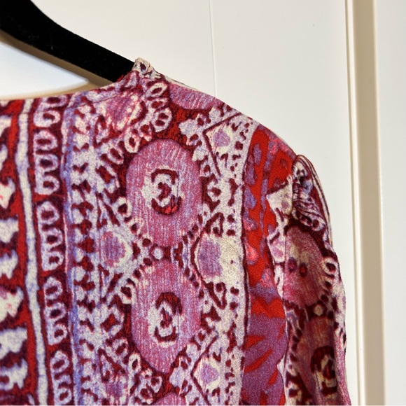 FREE PEOPLE RED WHITE PINK PAISLEY PATTERNED V NECK BLOUSE SIZE EXTRA SMALL - Picture 15 of 16